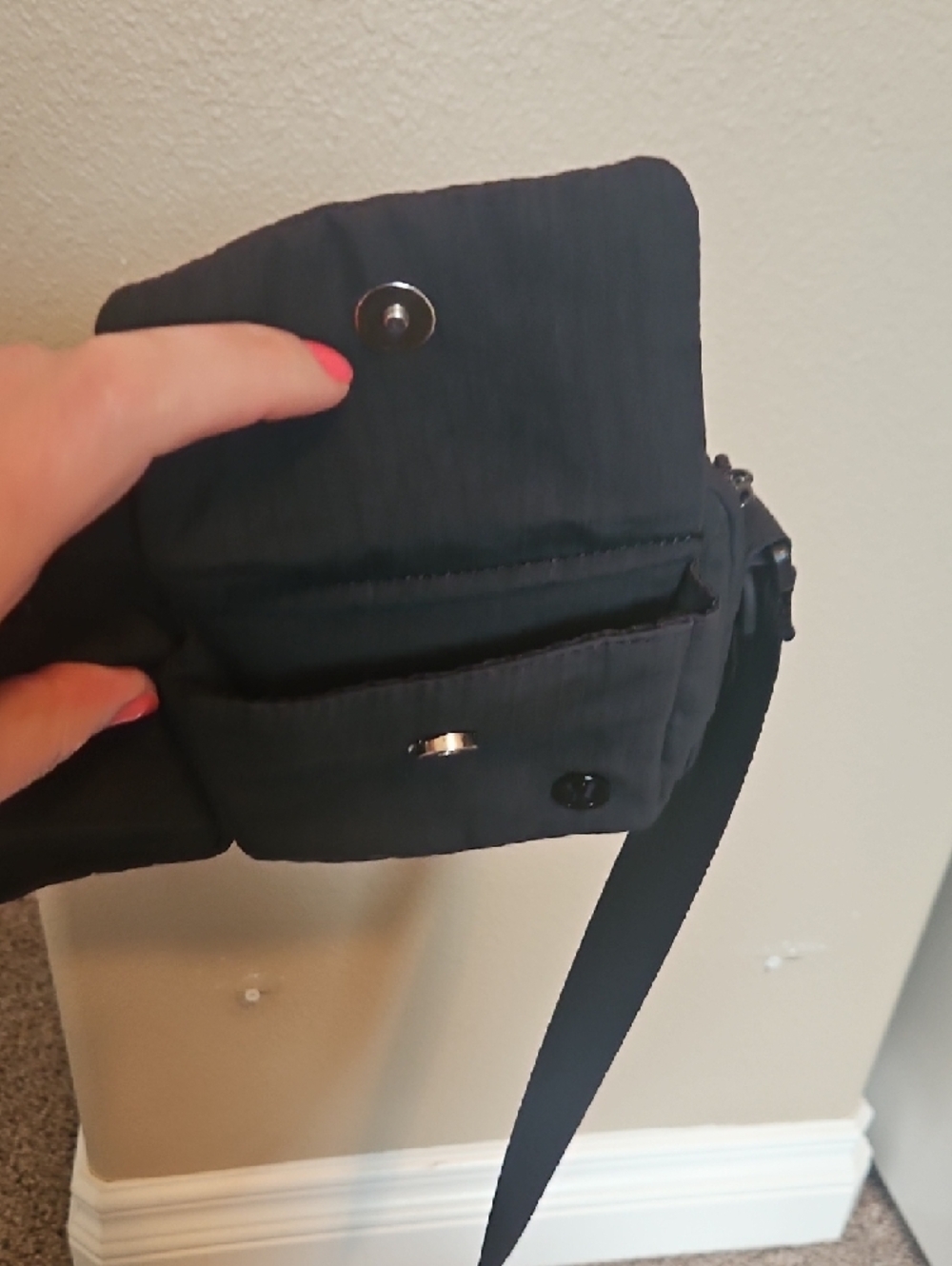 Lululemon Black Compact Messenger Bag with Front Pockets - Picture 9 of 9